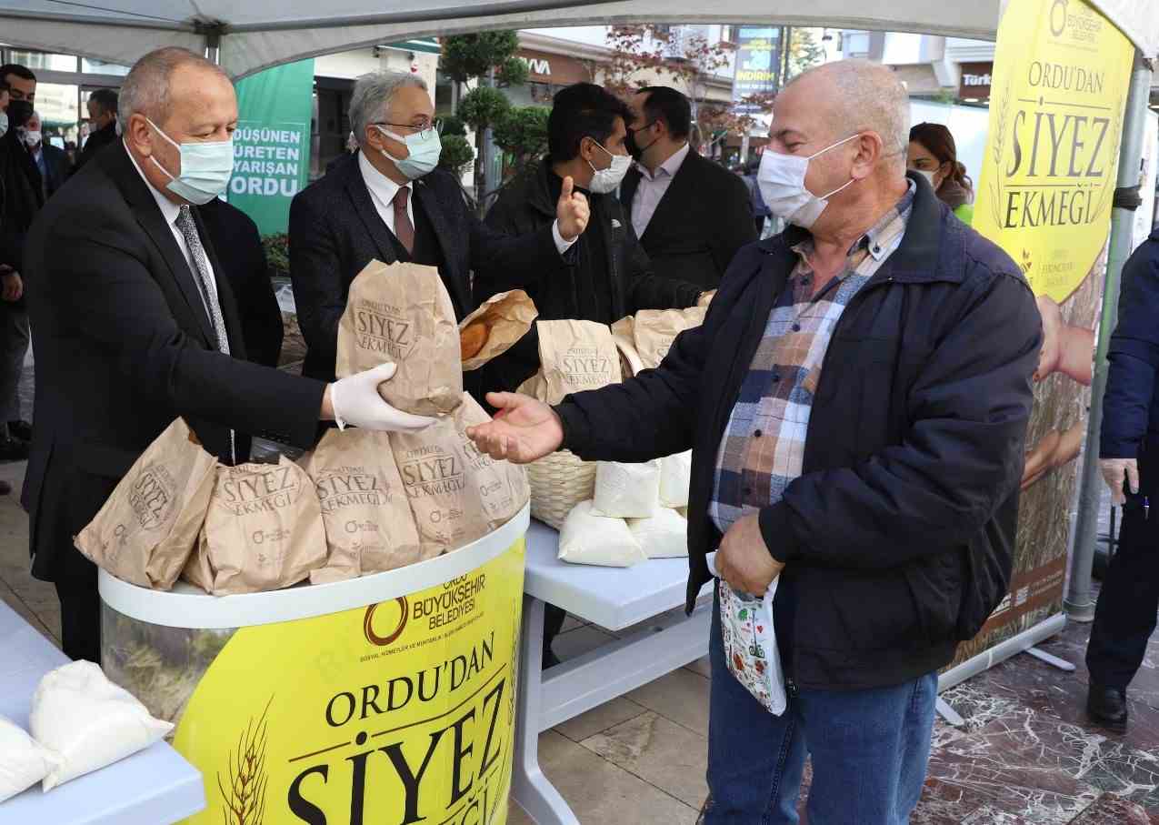 SİYEZ EKMEĞİ FIRINDAN ÇIKTI